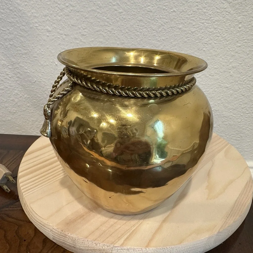 Vintage‎ 1999 Vase 5.5 Inch Rope Tassel Solid Hammered Yellow Brass Elegant Tags